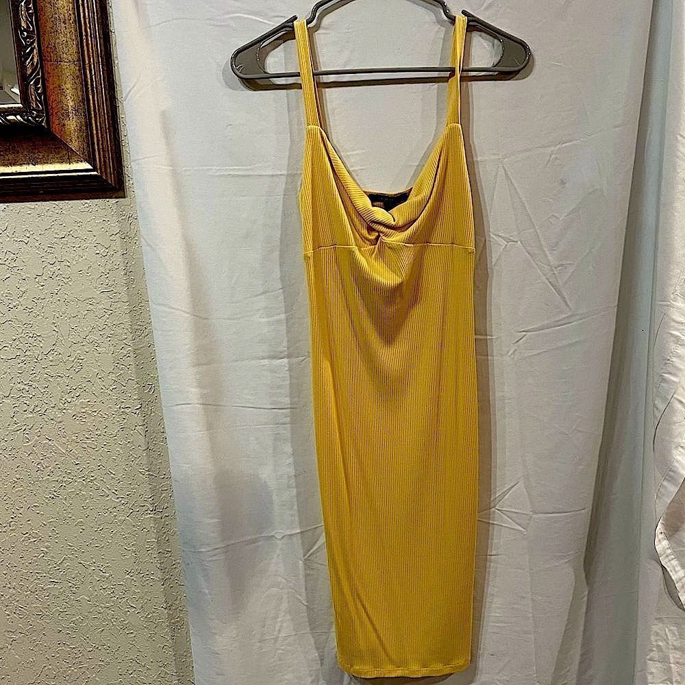 Yellow‎ ribbed knit dress